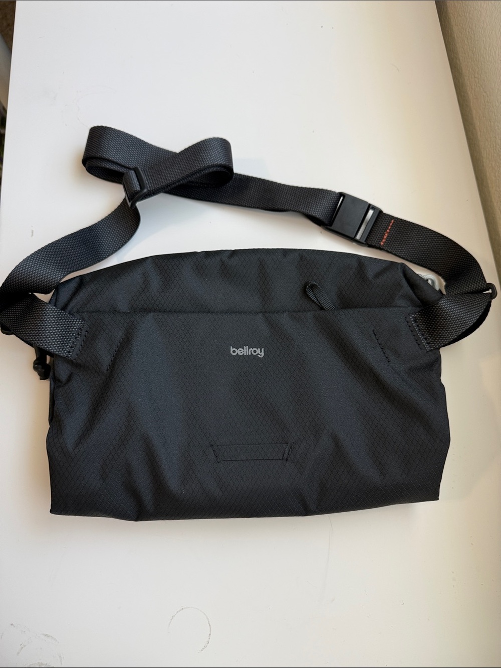 Bellroy black lite sling 7L